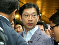 [포토] 특검 향하는 김경수