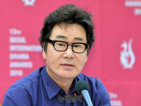 [포토] 서울드라마어워즈 심사 총평하는 유동근