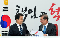 [포토] 대화 나누는 김병준-정동영