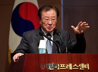 [포토] 박정희 시대의 남북대화, 인사말하는 좌승희 이사장