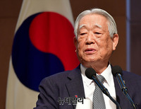 [포토] 기조연설하는 강인덕 전 중앙정보부 북한국장