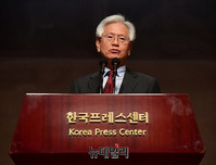 [포토] 우남이승만애국상 개회사하는 고영주 이사장