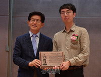 [포토] 우남이승만애국상 수상한 오종택 한국대학생포럼 대표