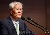 [포토] 축사하는 조갑제 대표