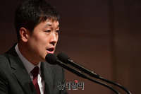 [포토] 수상소감 전하는 류현욱 인하대트루스포럼 대표