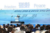 [포토] 광복절 경축사하는 문재인 대통령