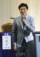 [포토] 인사말하는 김해영 민주당 최고위원 후보