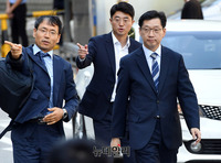 [포토] 법원으로 향하는 김경수 경남지사