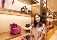 [포토] 백화점에 등장한 가수 효민