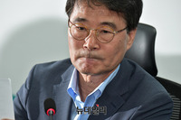 [포토] 입 앙다문 장하성 청와대 정책실장