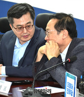 [포토] 대화 나누는 홍영표-김동연