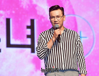 [포토] 이달의소녀 소개하는 MC 딩동