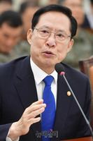[포토] DMZ내 GP 관련 발언하는 송영무 국방부 장관