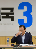 [포토] 간담회 갖는 이해찬 당대표 후보