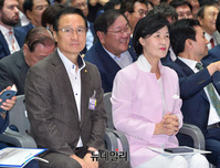 [포토] 나란히 앉은 추미애-홍영표