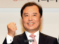 [포토] 화이팅 외치는 김병준 자유한국당 비대위원장