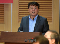 [포토] 공화주의 토론회 사회 맡은 조전혁 전 의원