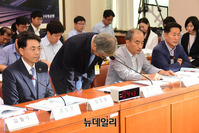 [포토] 고개숙인 김효준 BMW코리아 대표