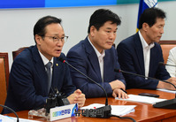 [포토] 모두발언 하는 홍영표 민주당 원내대표