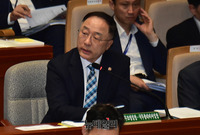 [포토] 예결위 출석한 홍남기 국무조정실장