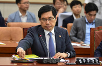 [포토] 자리 떠나는 박상기 법무부장관