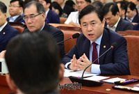 [포토] 법사위 출석한 김영춘 해양수산부장관
