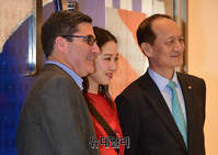 [포토] 기념촬영하는 공효진-디올코리아 사장