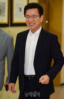 [포토] 협의회 입장하는 허태정 대전시장