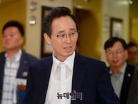 [포토] 입장하는 송하진 전북지사