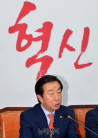 [포토] 김성태 "文대통령 경제실패, 또 적폐청산 말하고 있다"