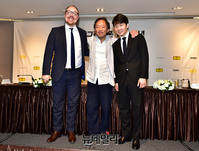 [포토] 도이치 그라모폰 120주년 갈라 무대 오르는 정명훈-조성진