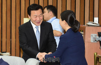 [포토] 인사 나누는 손학규-권은희