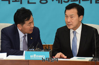 [포토] 김관영 원내대표와 대화 나누는 손학규 대표