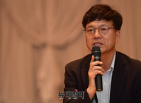 [포토] 중소기업 생존 원탁회의 참석한 이병태 카이스트 교수