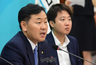 [포토] 발언하는 김관영 바른미래당 원내대표