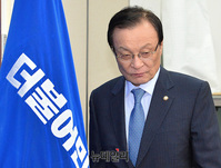 [포토] 최고위원회의 참석하는 이해찬