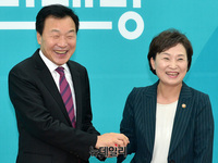 [포토] 손 맞잡은 손학규-김현미