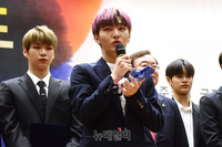[포토] 수상소감 밝히는 워너원 윤지성 