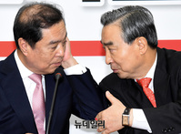 [포토] 대화 나누는 김병준-전옥현