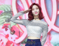 [포토] 거수경례하는 오마이걸 비니