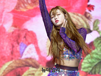 [포토] 포인트안무 선보이는 오마이걸 유아