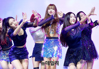 [포토] 8개월 만에 컴백한 오마이걸 "1위하면 불꽃놀이 축제 노게런티로 가겠다"