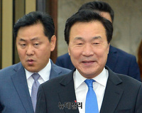 [포토] 의원총회 참석하는 손학규-박관영