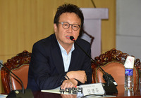 [포토] 발언하는 민병두 국회 정무위원장