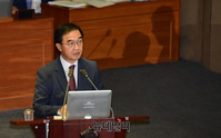 [포토] 의원들의 질문에 답하는 조명균 통일부장관