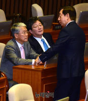 [포토] 대화 나누는 김성태-유승민-김동철