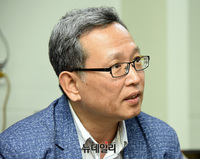 [포토] 탈북 창업자 격려하는 고경빈 남북하나재단 이사장