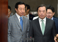 [포토] 회의 참석하는 김병준-김성태