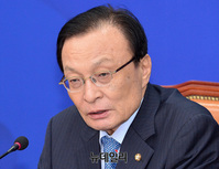 [포토] 기자간담회 참석 하는 이해찬 더불어민주당 대표