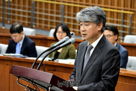 [포토] 인사말 하는 이종석 헌법재판관 후보자